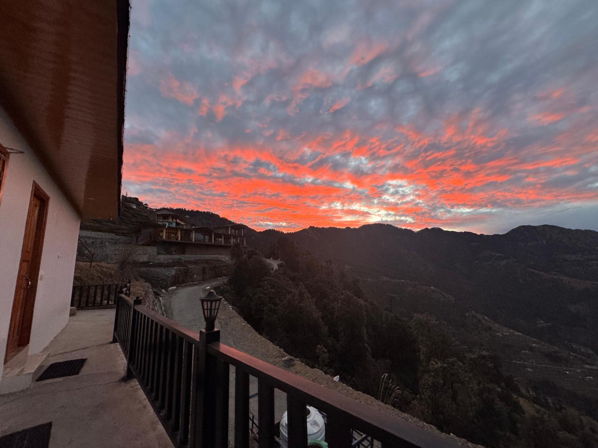 The Vintage Hill Village - Himalayan Boutique Resort Канатал Екстер'єр фото
